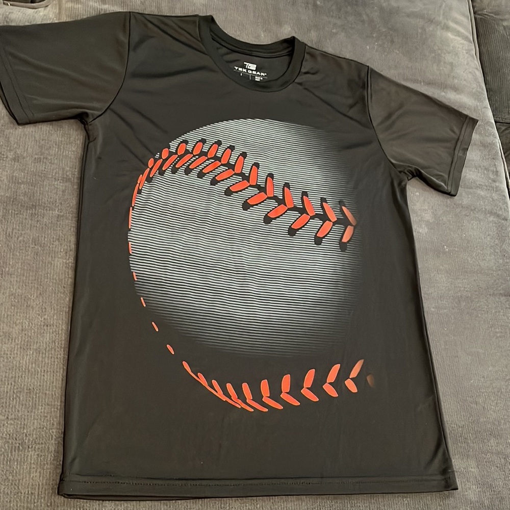 Boys Tek Gear T-shirt. Wore once. Large.